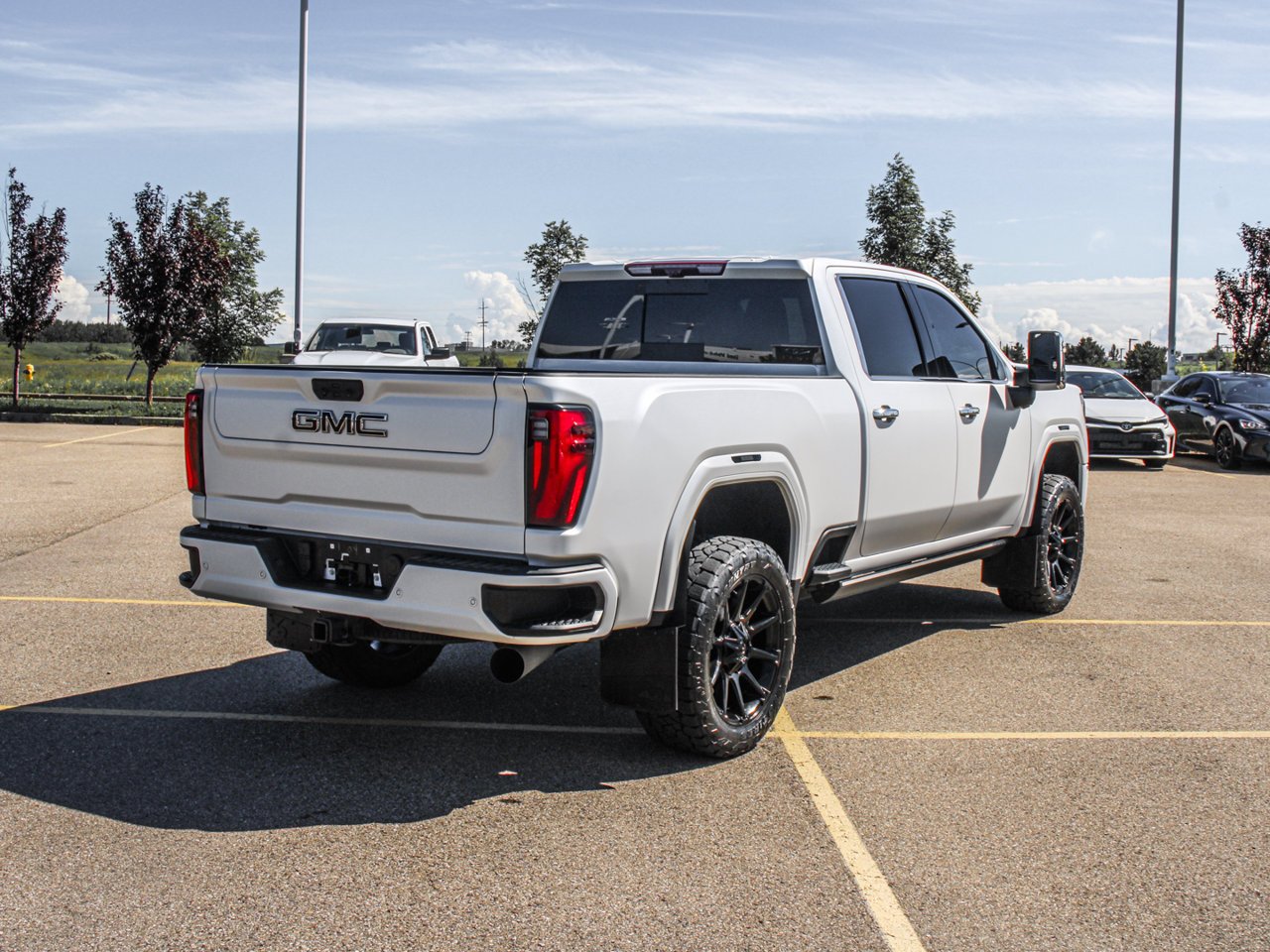2024 GMC Sierra 3500HD 4WD Crew Cab 159 Denali Ultimate White Sherwood Park - photo #8