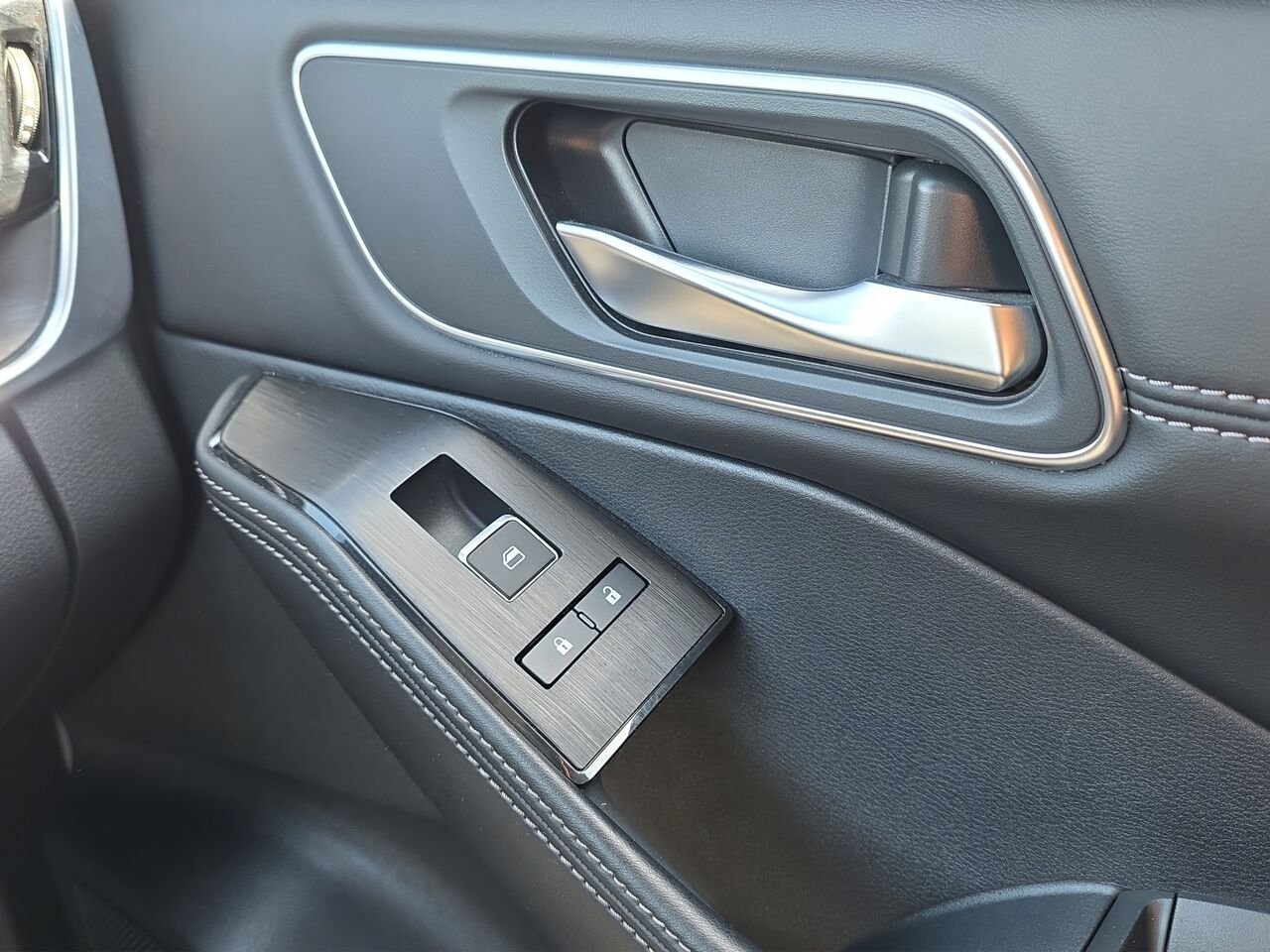 Nissan Rogue Platine TI, Sièges en cuir, Navigation, toit ouvrant panoramique, détecteur d'angles morts 2023 Noir Val-David - photo #16