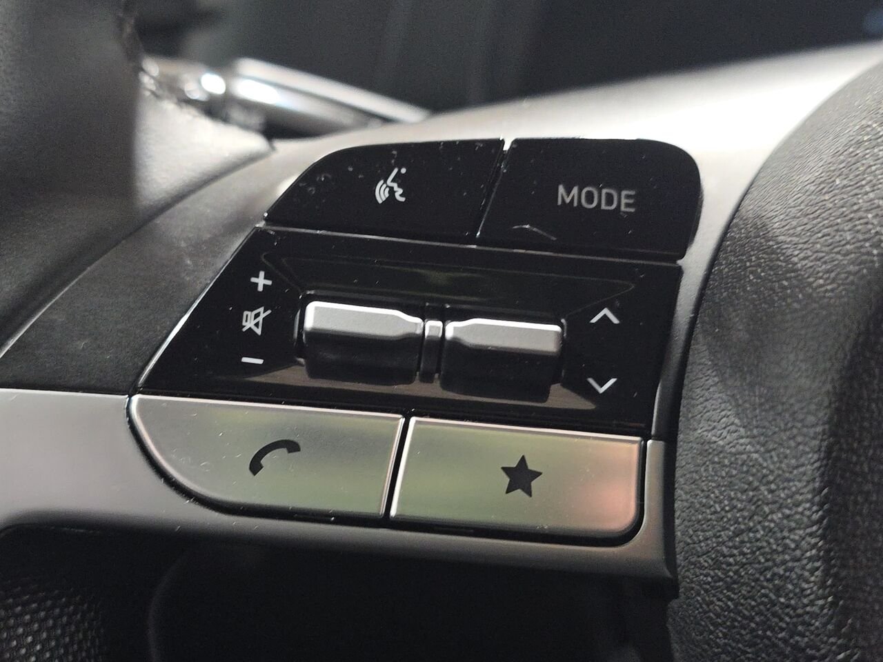 2024 Hyundai Elantra Preferred IVT, Bluetooth, Commande audio au volant, volant chauffant Black Val-David - photo #9