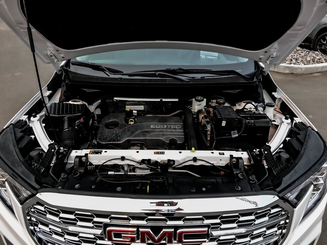 2022 GMC Terrain AWD 4dr Denali White Sherwood Park - photo #8