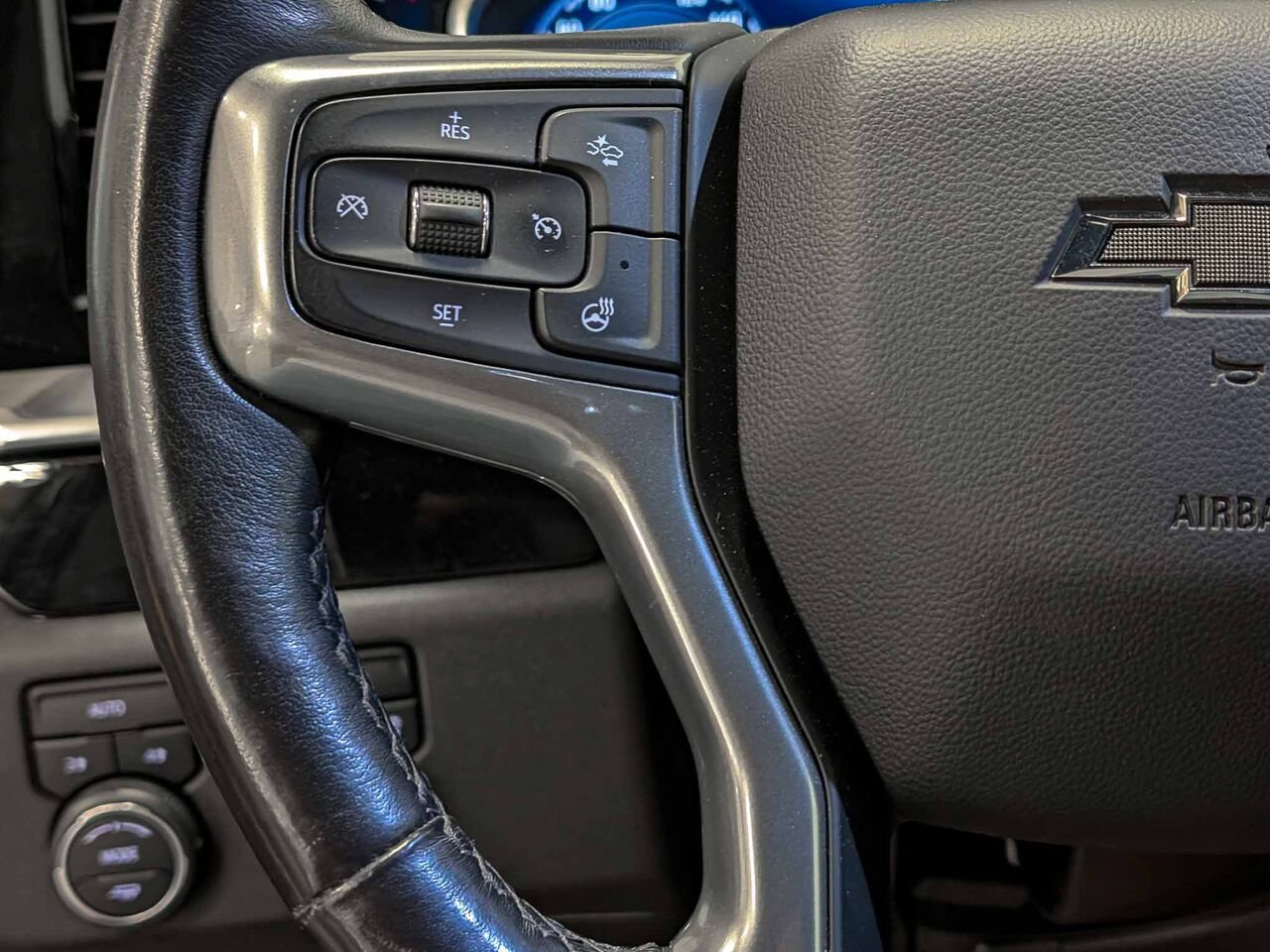 CHEVROLET Silverado 1500 RST 4WD Crew Cab Moteur V8 5.3L 6 Places 2022 Noir Sherbrooke - photo #14