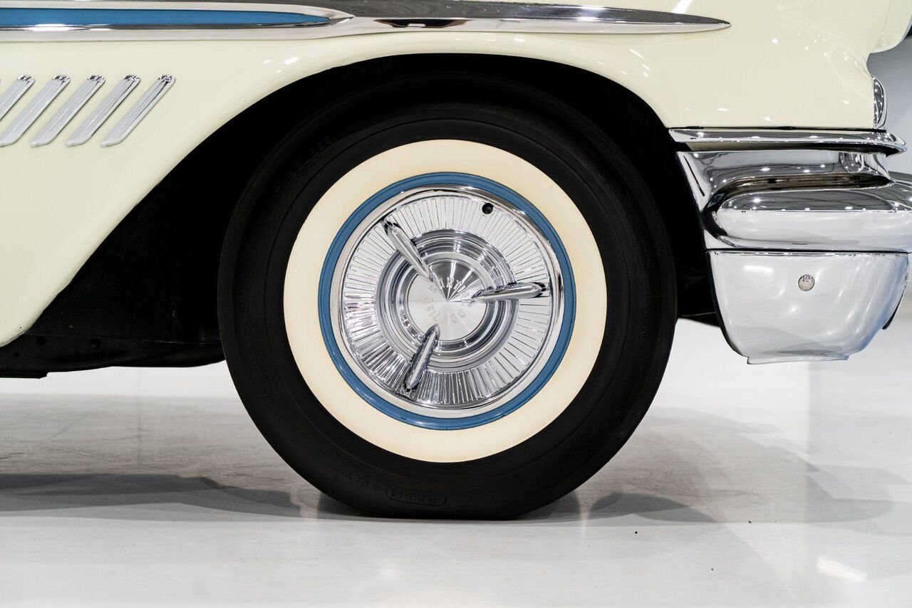 1957 Pontiac Bonneville *PRICE IN USD* Fuel injected 347/315HP 1 of 630 produced White Montreal - photo #46