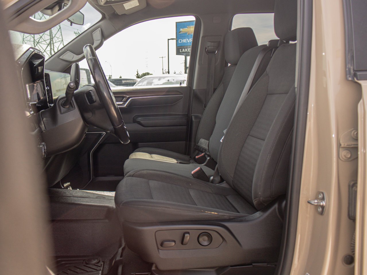 2022 Chevrolet Silverado 1500 4WD Crew Cab 147 LT Trail Boss Beige Sherwood Park - photo #16