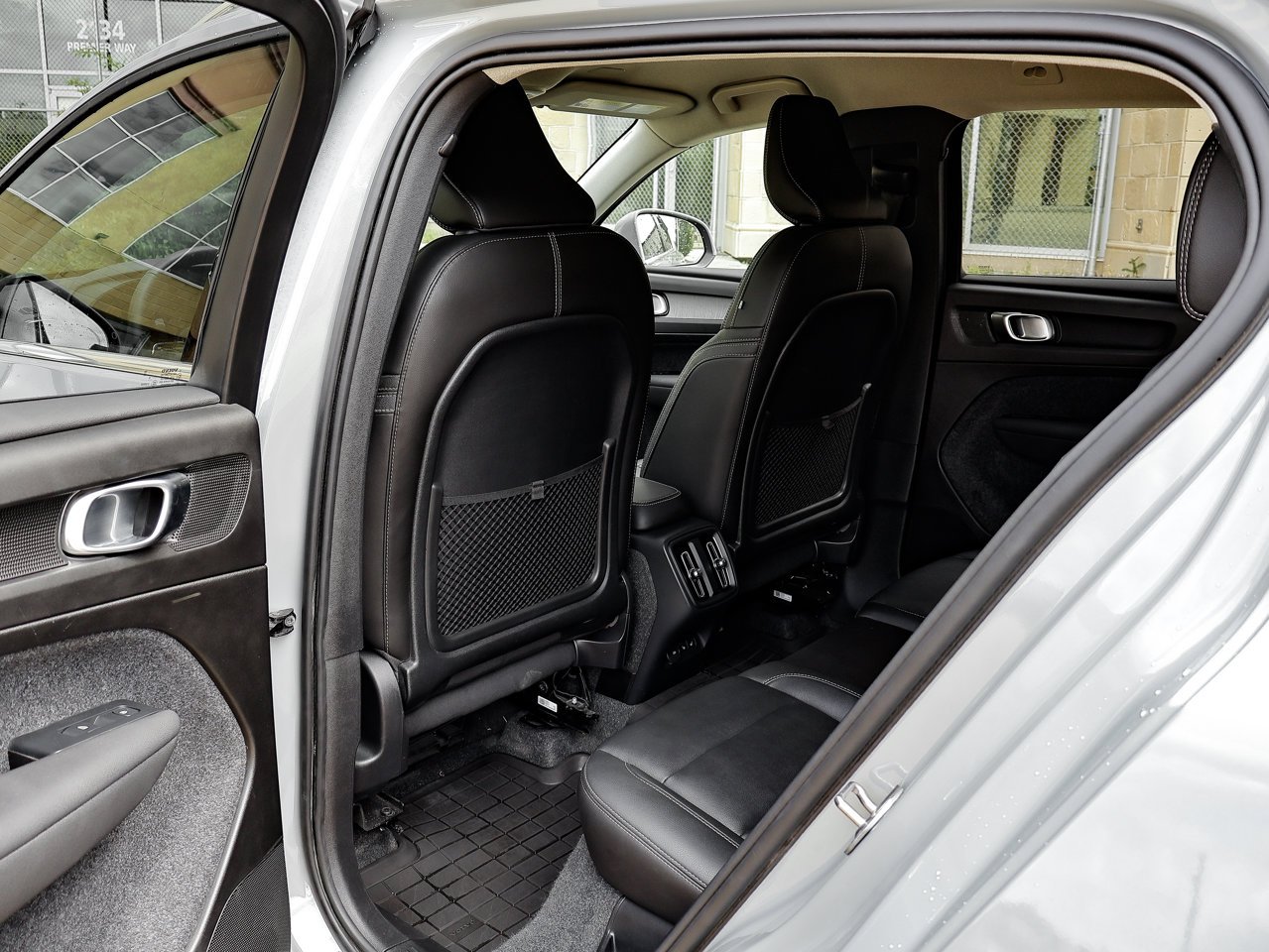 2025 Volvo XC40 B5 AWD Core Bright Theme Grey Sherwood Park - photo #25