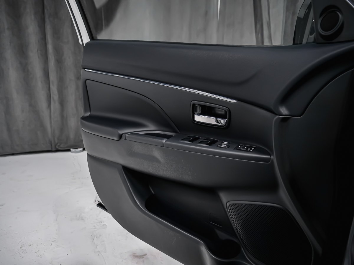 2020 Mitsubishi RVR LE 4WD Montreal - photo #8