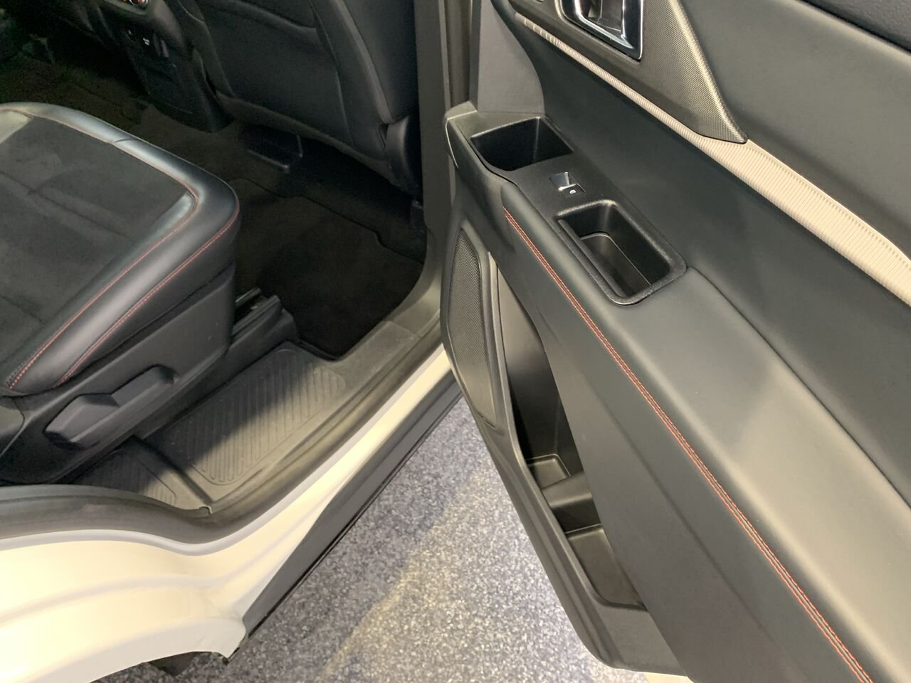 2025 Ford Explorer ST EXPLORER ST 4WD White Châteauguay - photo #17