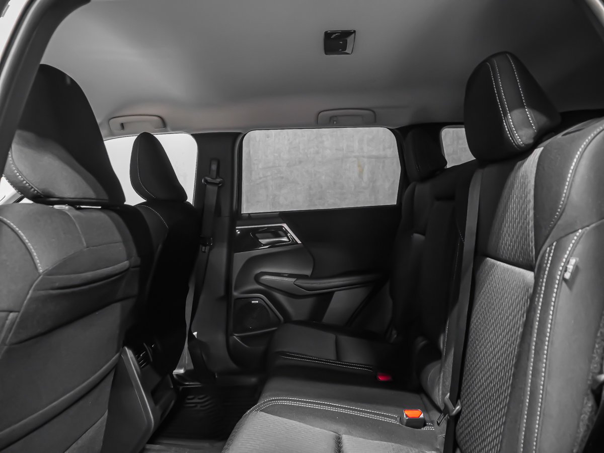 2026 Mitsubishi Outlander ES Graphite Grey Montreal - photo #20