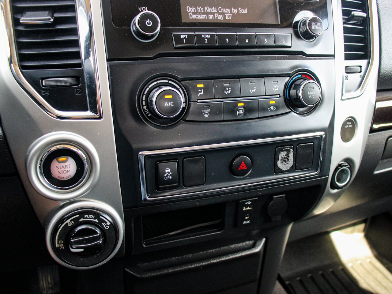 2017 Nissan Titan 4WD Crew Cab SV White Sherwood Park - photo #23