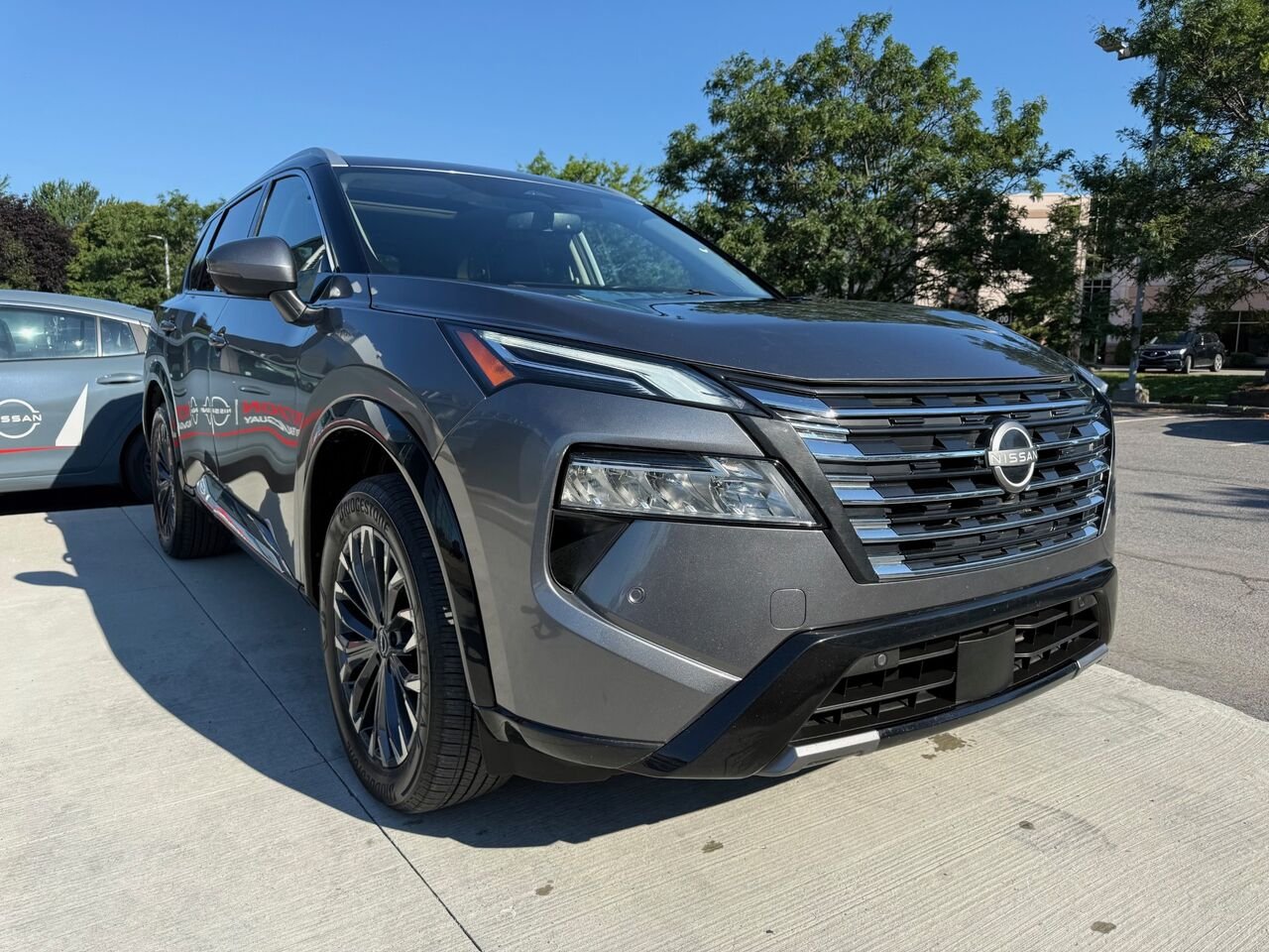 Nissan Rogue Platine TI 2024 Gris Châteauguay - photo #2