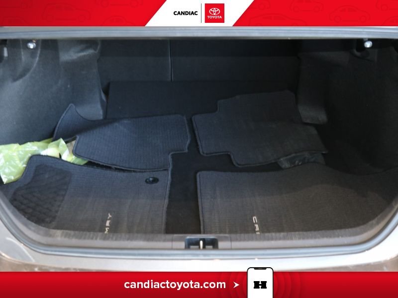 2022 Toyota Camry Grey Blainville - photo #32