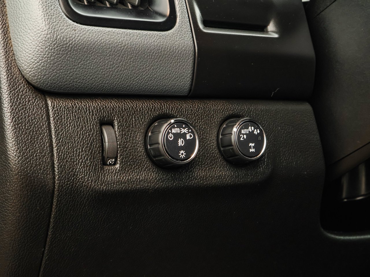 2018 Chevrolet Colorado 4WD Crew Cab 128.3 Z71 White Sherwood Park - photo #19