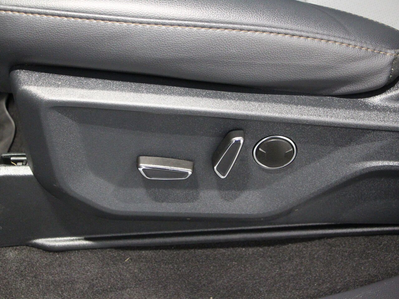 2025 Ford F-150 Lightning LARIAT Grey Châteauguay - photo #17