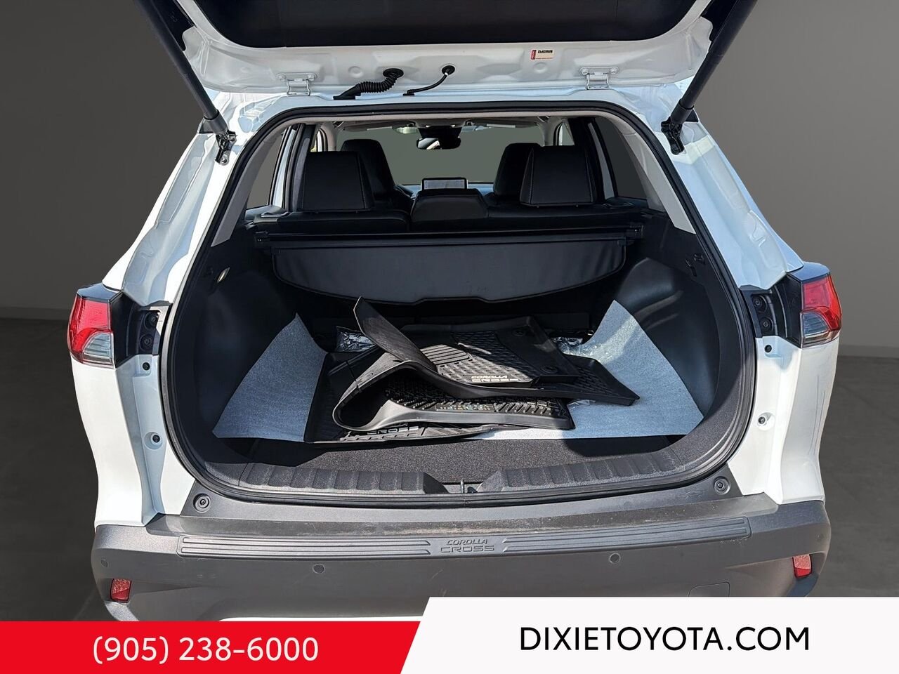 2026 Toyota Corolla Cross XLE AWD / CLEAN CARFAX / HEATED SEATS / MOONROOF / ALLOY WHEELS / CARPLAY AND ANDROID AUTO White Mississauga - photo #21