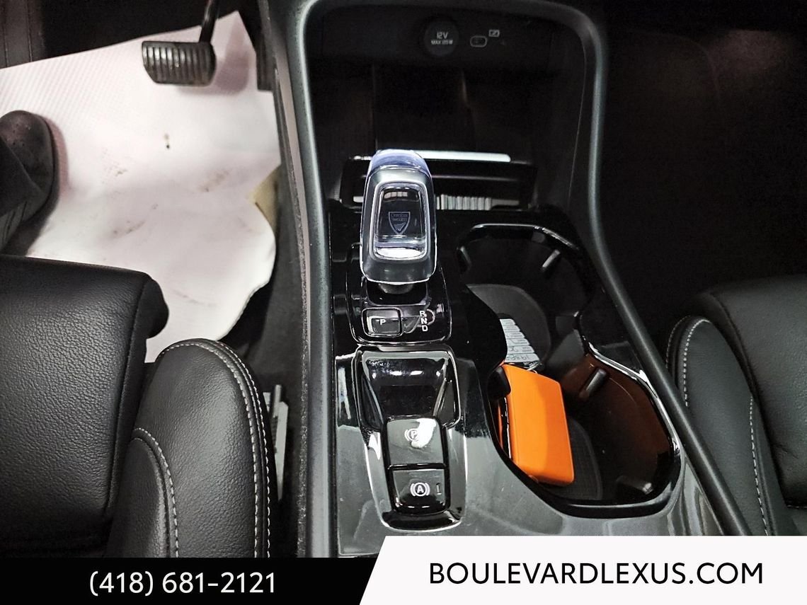 2024 Volvo XC40 Blue Quebec - photo #38