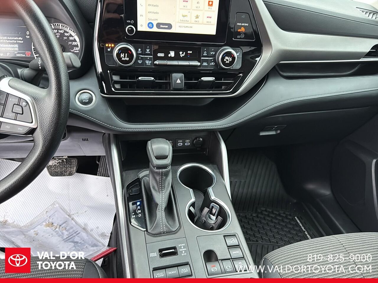 Toyota Highlander AWD LE AWD 2024 Gris magnétique métallisé Val-d'Or - photo #11