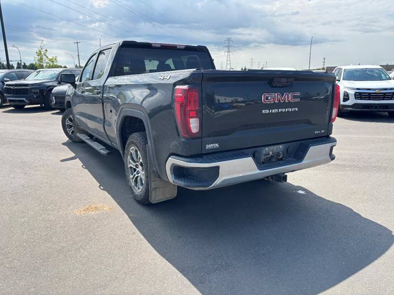 2023 GMC Sierra 1500 4WD Crew Cab 147 SLE Black Sherwood Park - photo #3