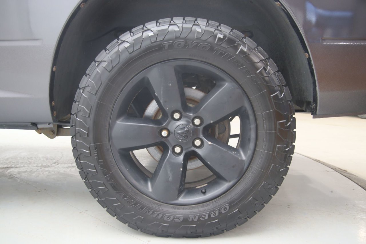2020 Ram 1500 Classic VIN 3C6RR7KT4LG183911 Grey Chicoutimi - photo #16