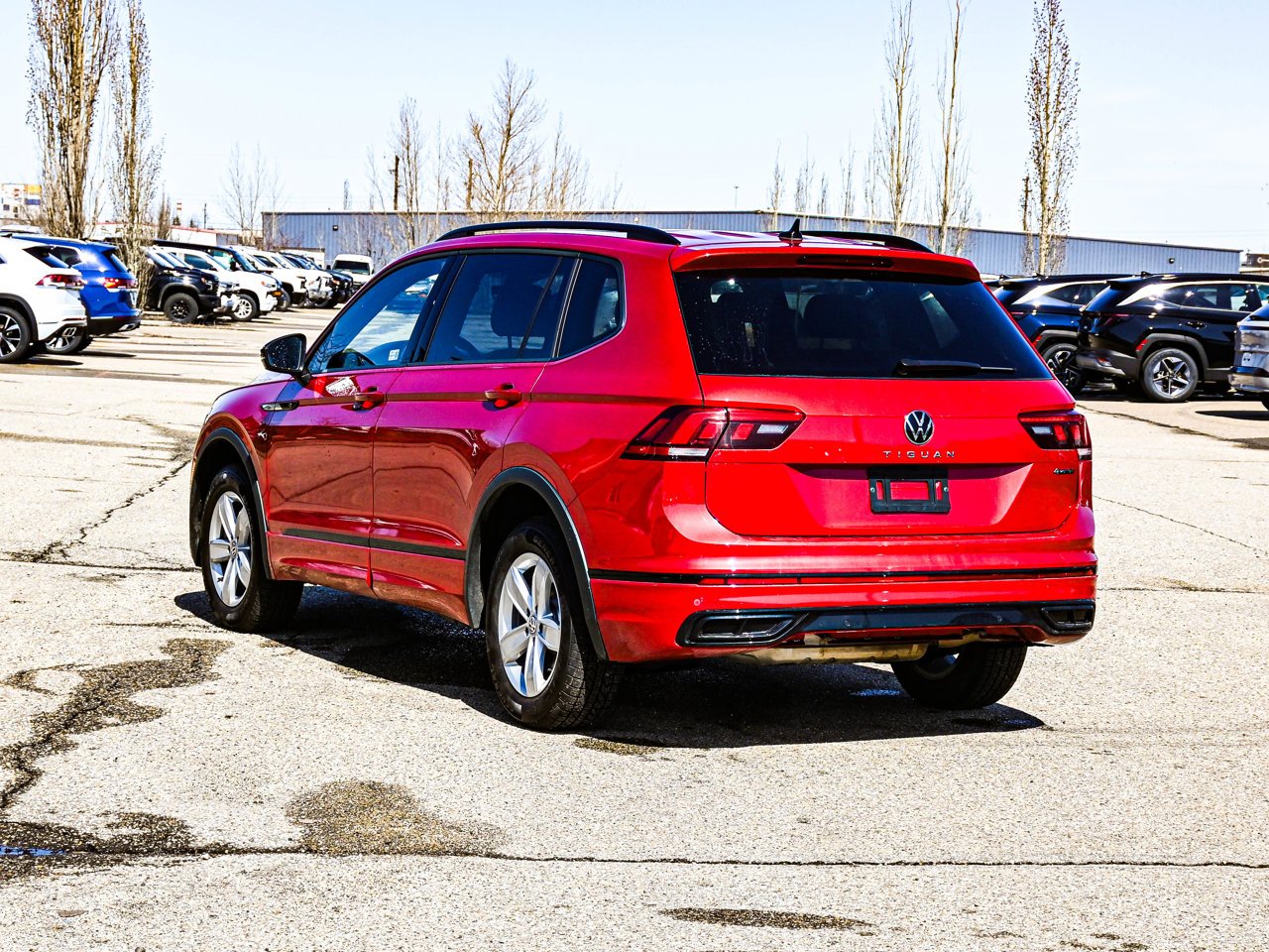 2024 Volkswagen Tiguan Comfortline R-Line Black Edition 4MOTION Red Sherwood Park - photo #10