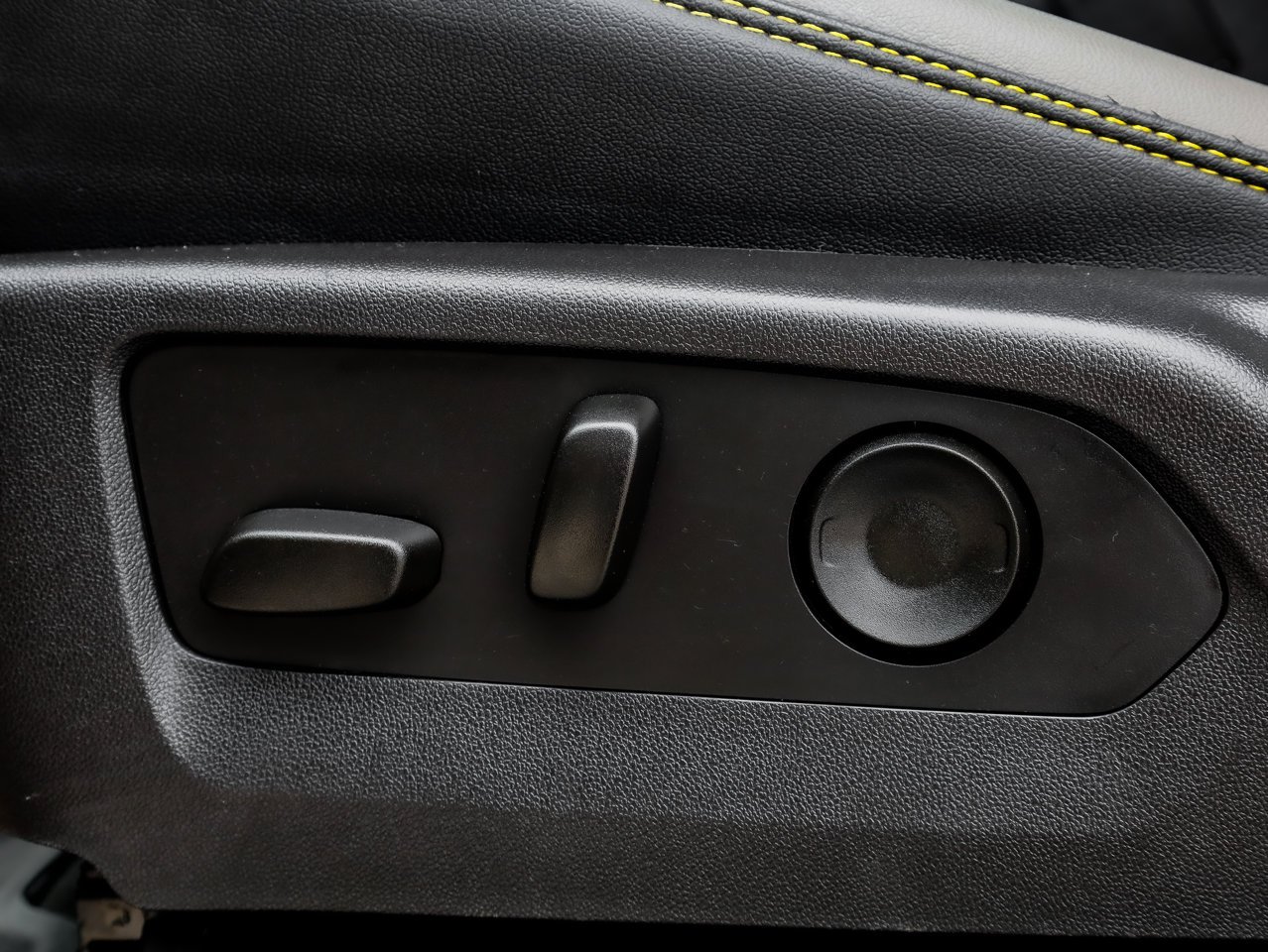 2025 Chevrolet Colorado 4WD Crew Cab ZR2 White Sherwood Park - photo #18