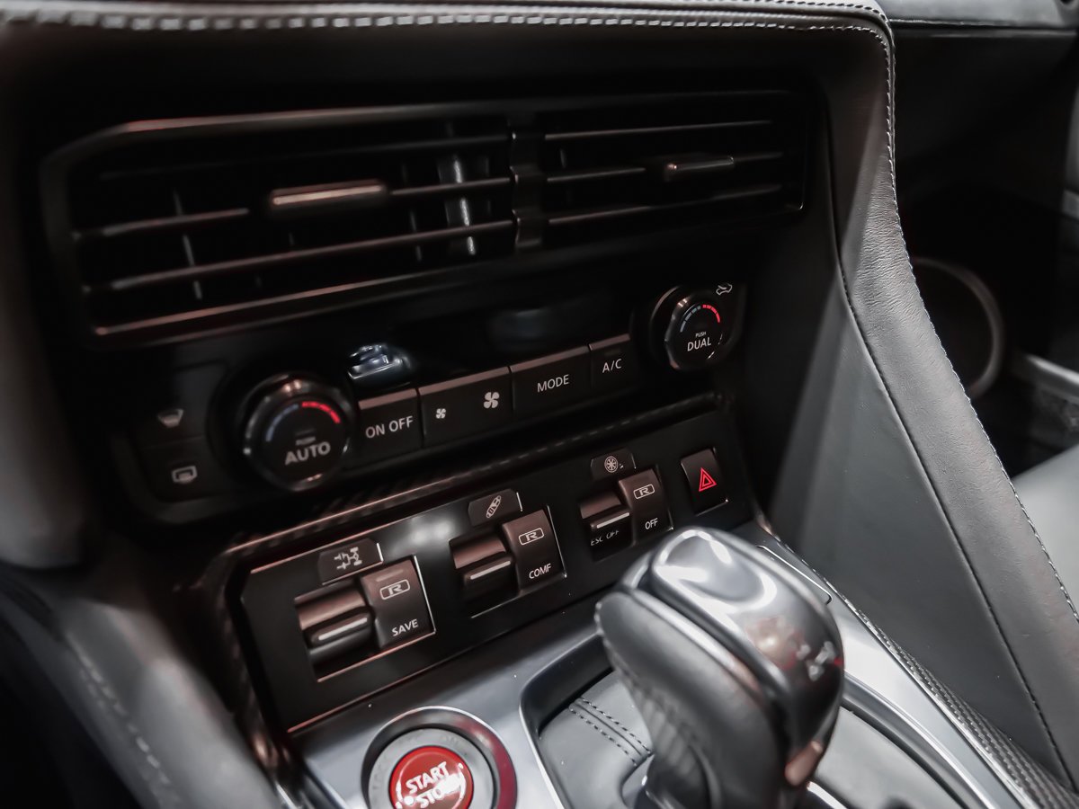 2023 Nissan GT-R PREMIUM White Montreal - photo #36