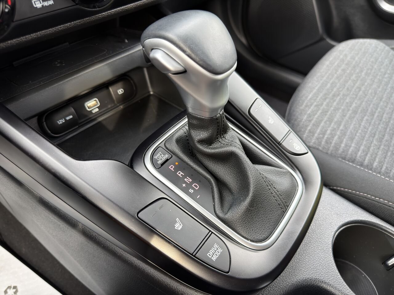 2022 Kia Soul White Thetford Mines - photo #25