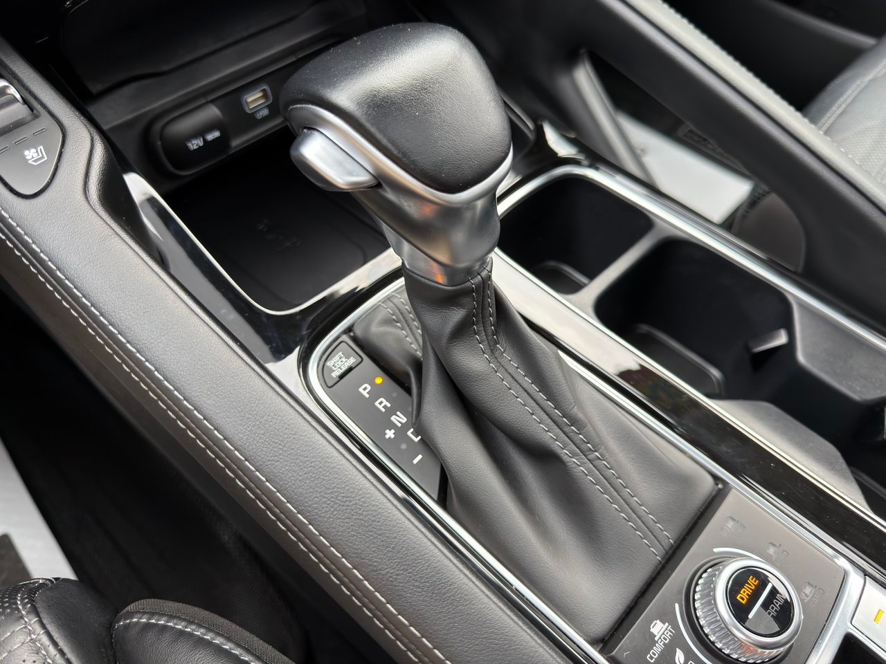 2023 Kia Telluride White Thetford Mines - photo #32
