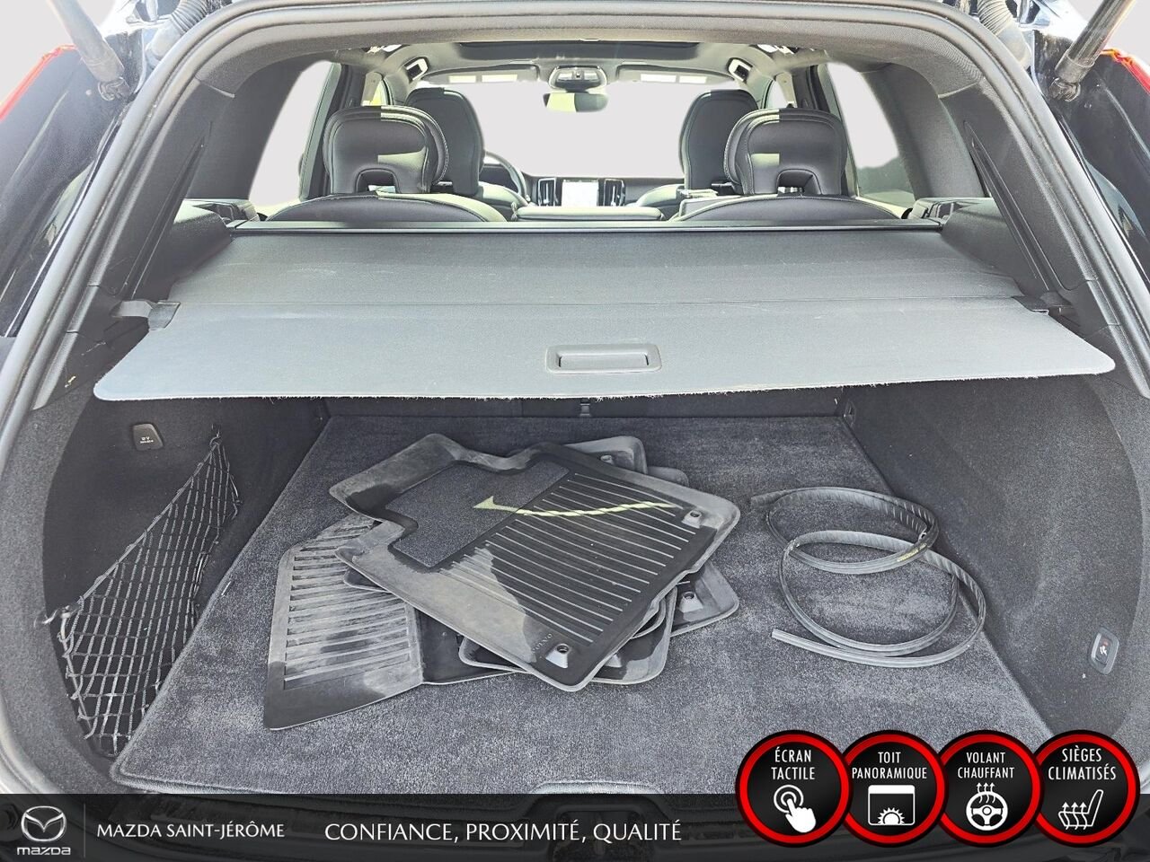 2022 Volvo XC60 Recharge T8 R-Design hybride rechargeable | POLESTAR | TOIT PANORAMIQUE | AWD | CUIR | Black Saint-Jérôme - photo #24