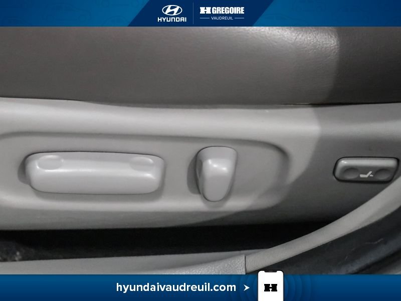2009 Toyota Corolla White Saint-Eustache - photo #16