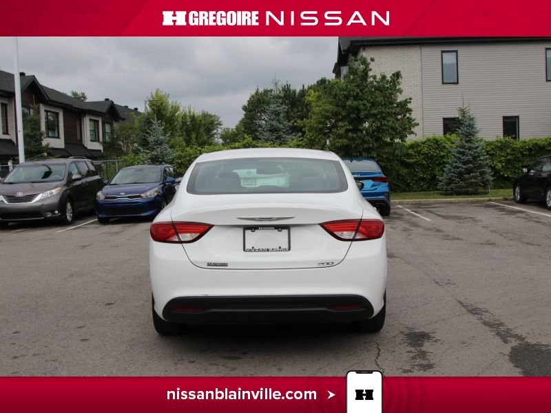 2015 Chrysler 200 White Laval - photo #5