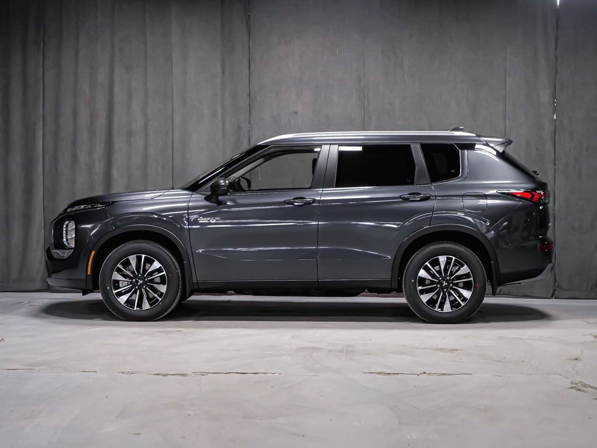 2026 Mitsubishi Outlander Plug-In Hybrid LE Graphite Grey Metallic Montreal - photo #2