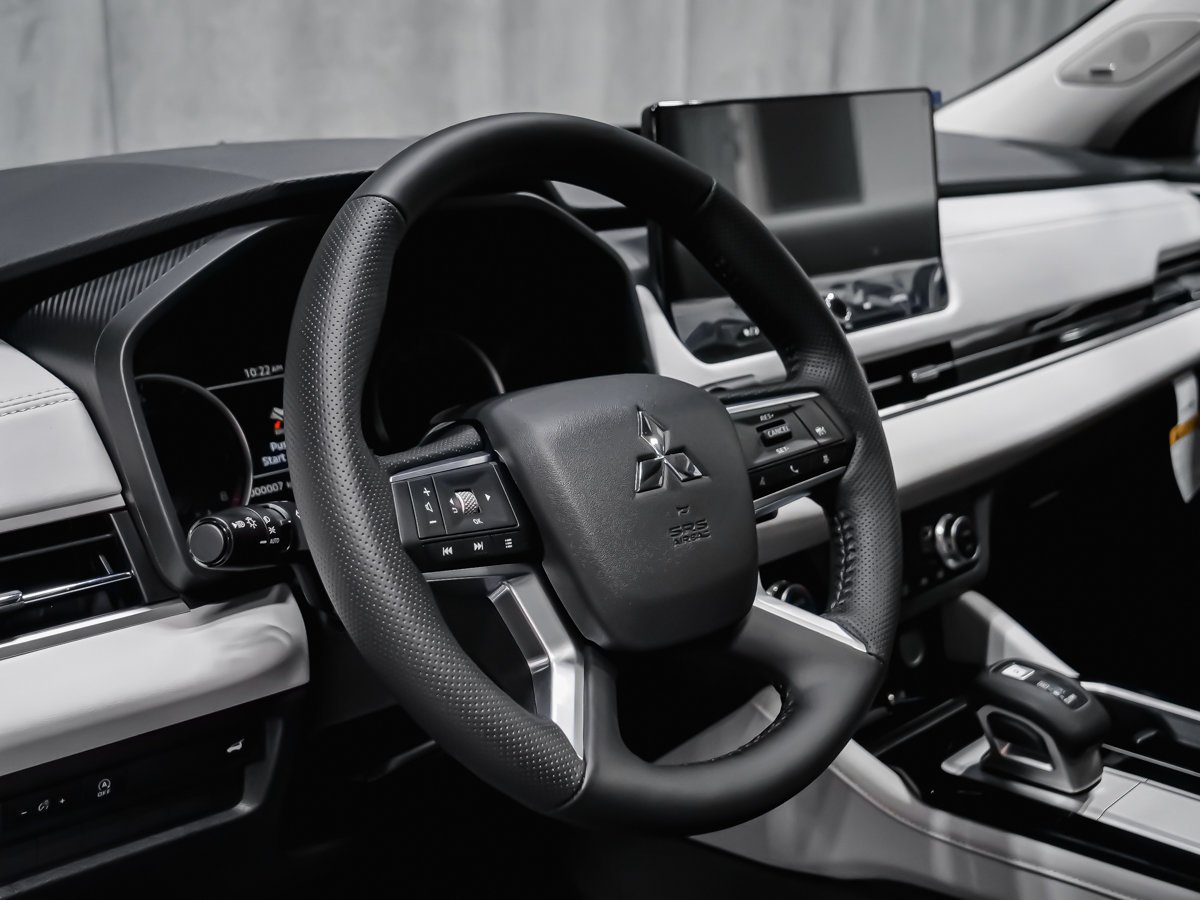 Mitsubishi Outlander LE 2026 Diamant noir Montréal - photo #7