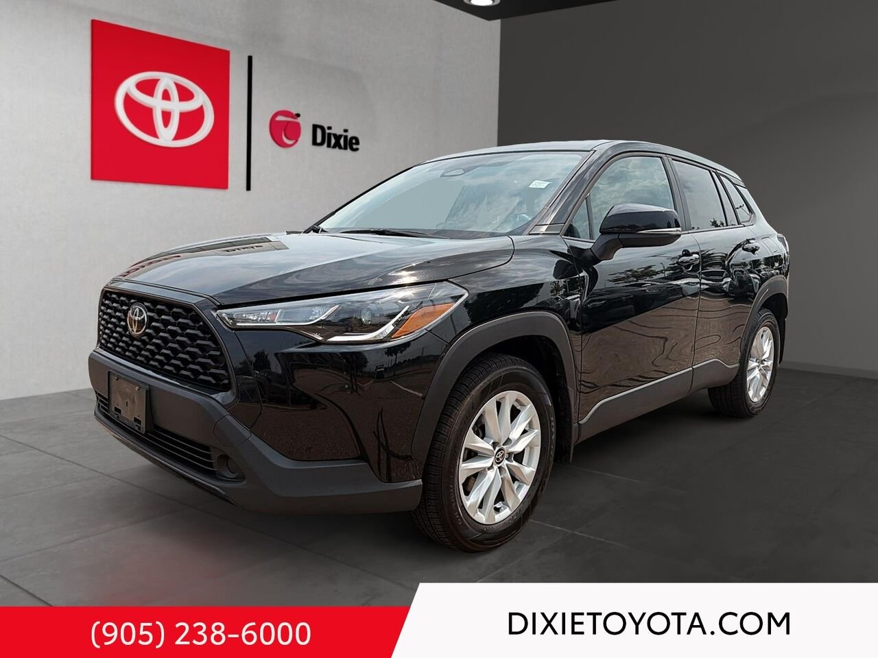 2024 Toyota Corolla Cross LE FWD / HEATED SEATS / TOYOTA SAFETY SENSE / BACK UP CAMERA / CARPLAY AND ANDROID AUTO Black Mississauga - photo #0