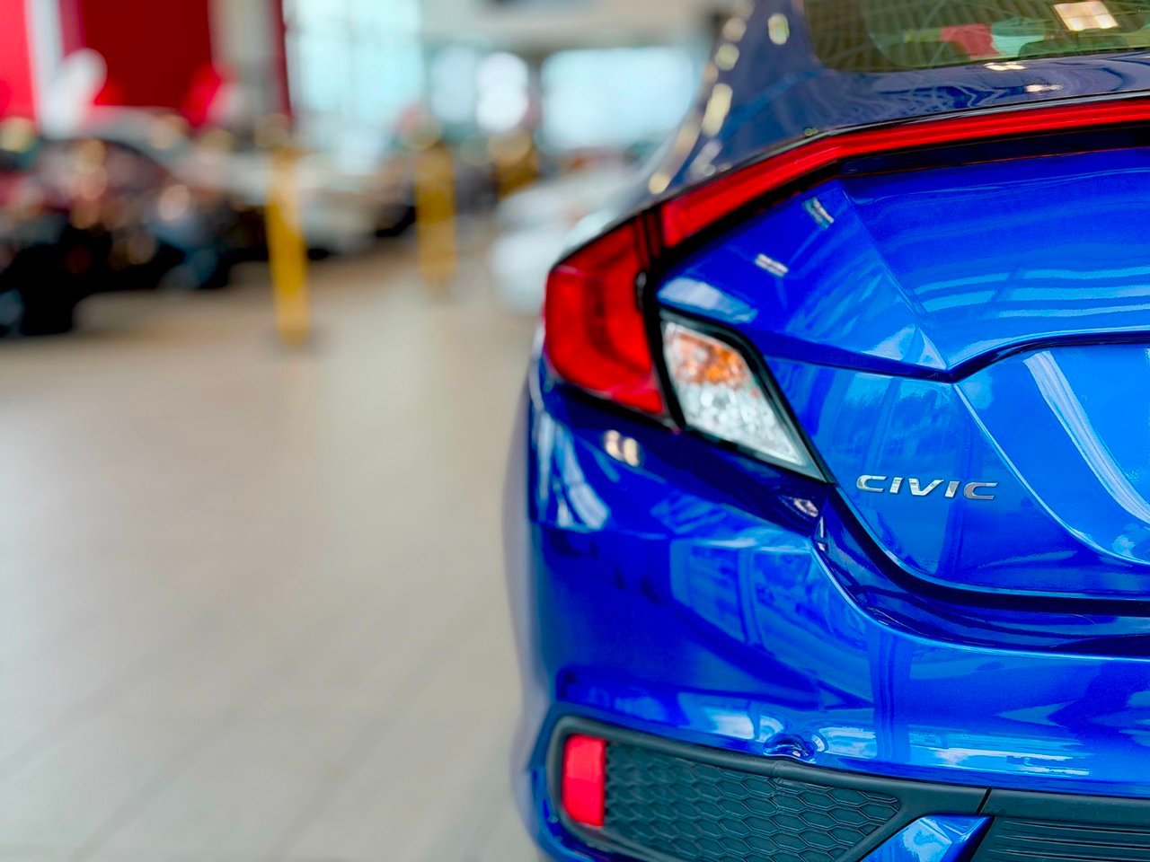 2018 Honda Civic Coupe Blue Notre-Dame-des-Prairies - photo #8