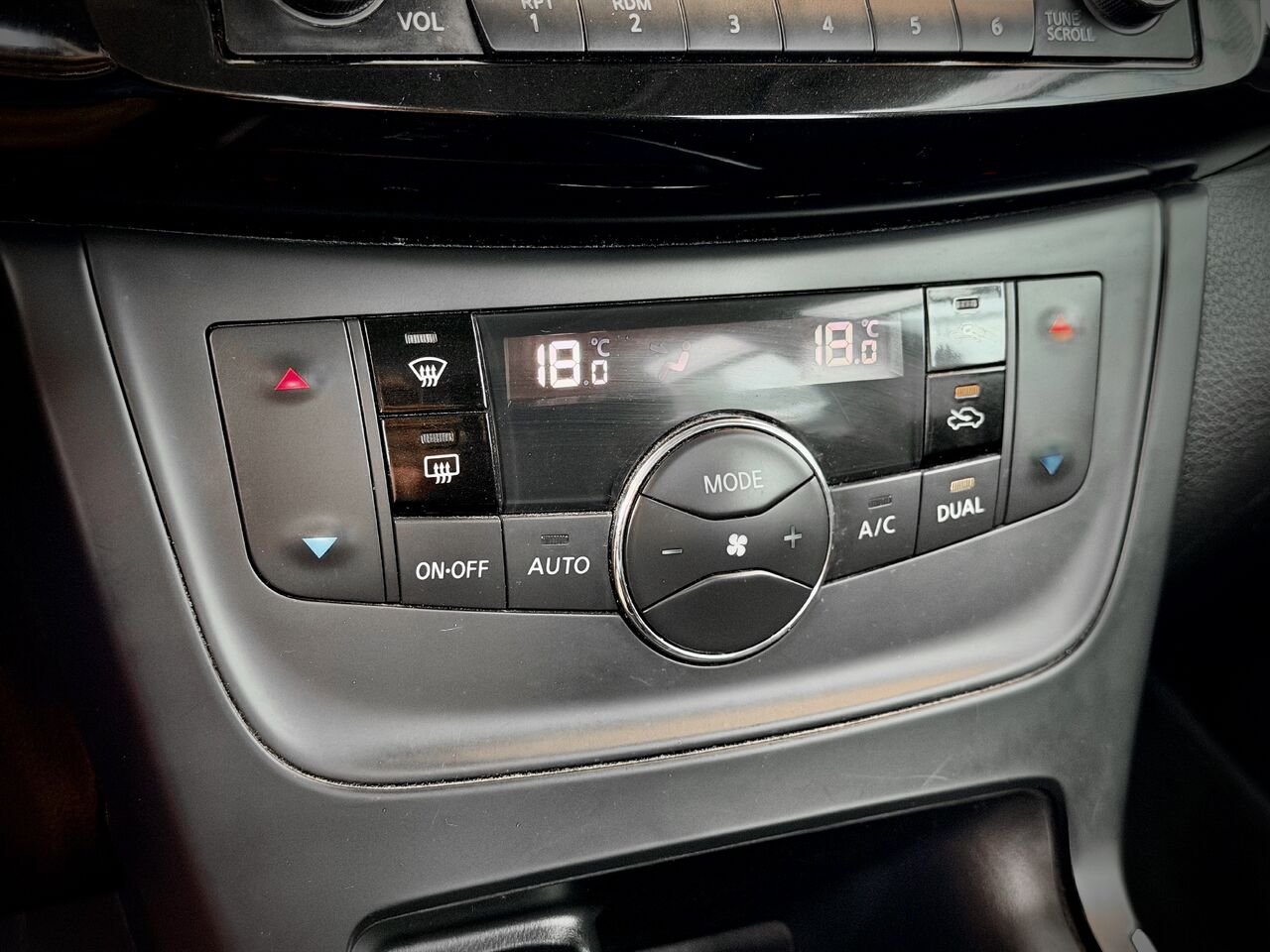 2018 Nissan Sentra Grey Notre-Dame-des-Prairies - photo #26