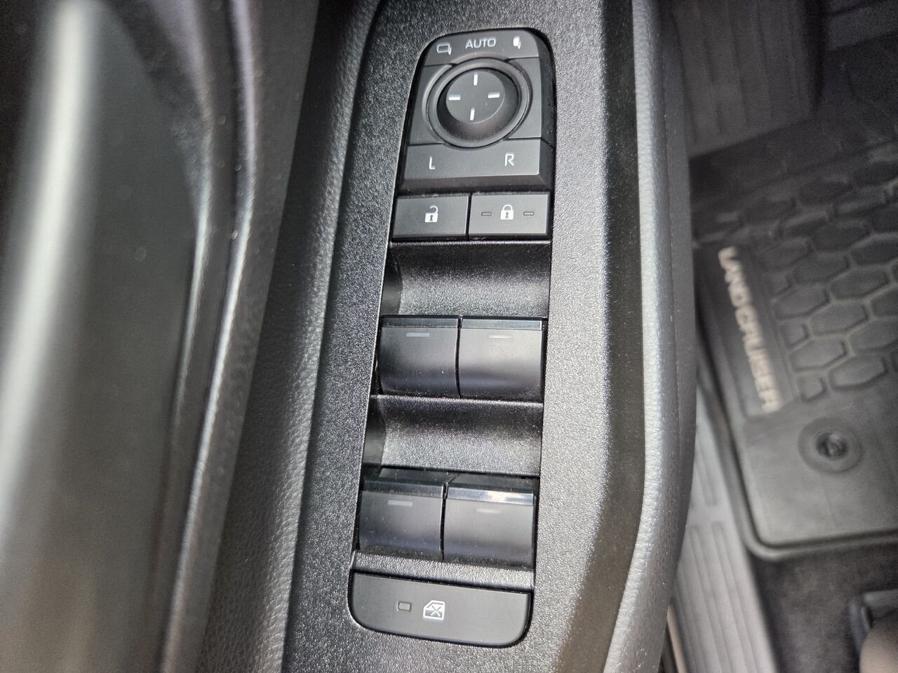 2025 Toyota LAND CRUISER Black Rouyn-Noranda - photo #25