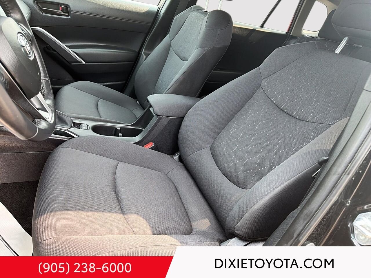 2024 Toyota Corolla Cross LE FWD / HEATED SEATS / TOYOTA SAFETY SENSE / BACK UP CAMERA / CARPLAY AND ANDROID AUTO Black Mississauga - photo #8