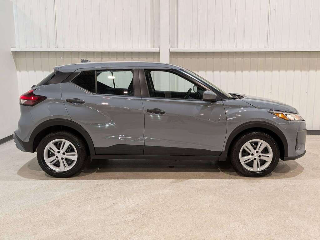 2024 Nissan Kicks S FWD Grey Val-David - photo #3