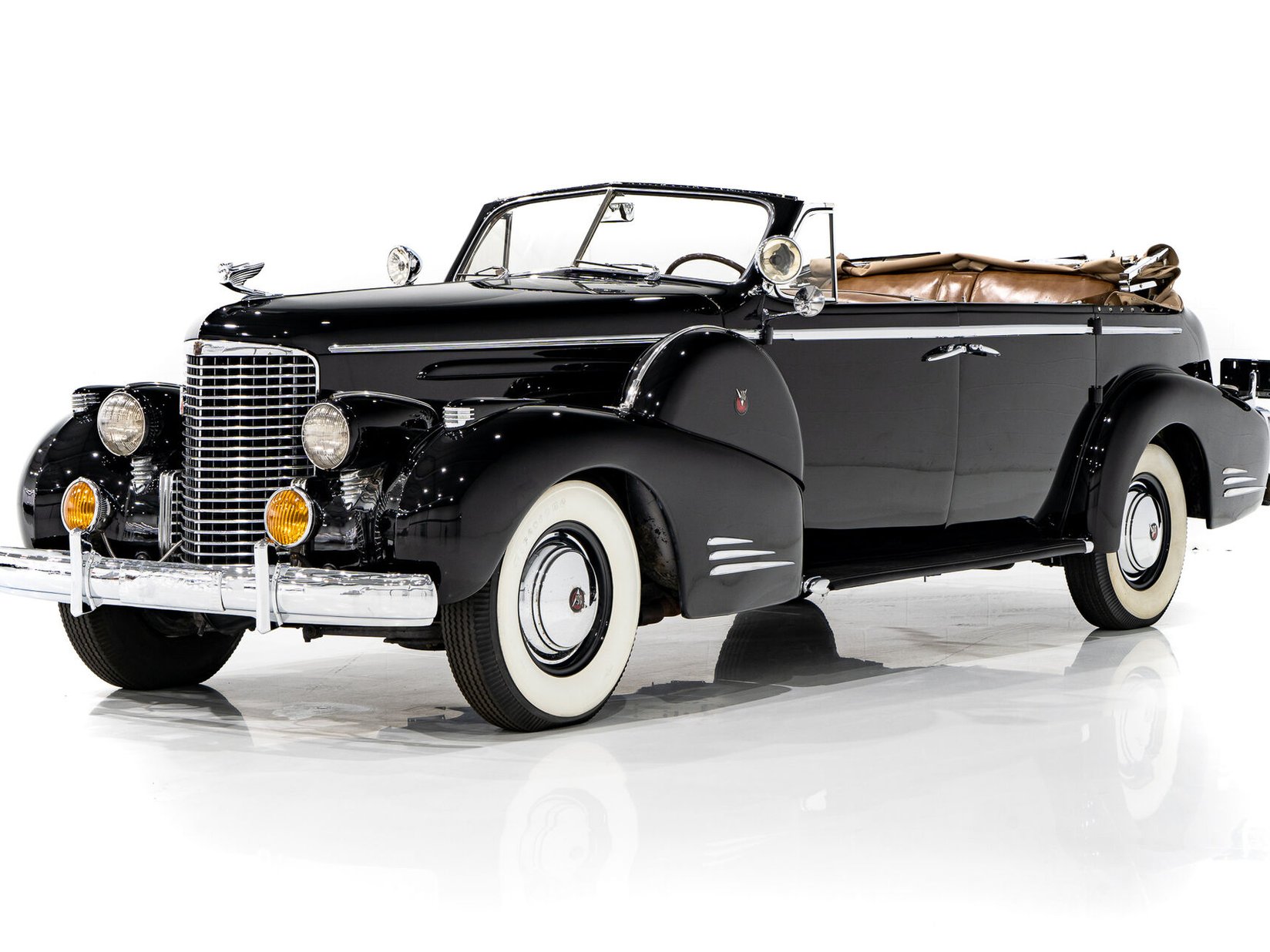 Cadillac Series 90 **PRICE IN USD**1 of 13 V16 1938 Noir Montréal - photo #0