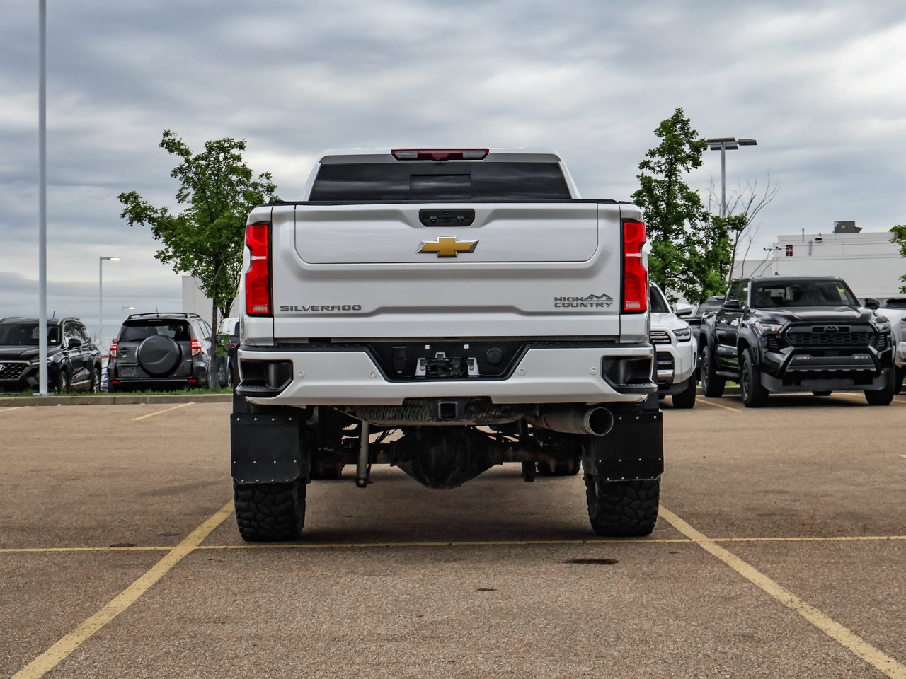 2024 Chevrolet Silverado 3500HD 4WD Crew Cab 159 High Country White Sherwood Park - photo #6