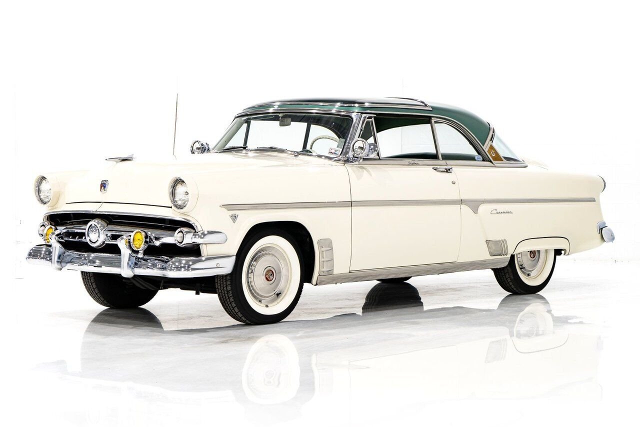 Ford Crestline Skyliner rare glass top long term ownership 1954 Blanc Montréal - photo #0
