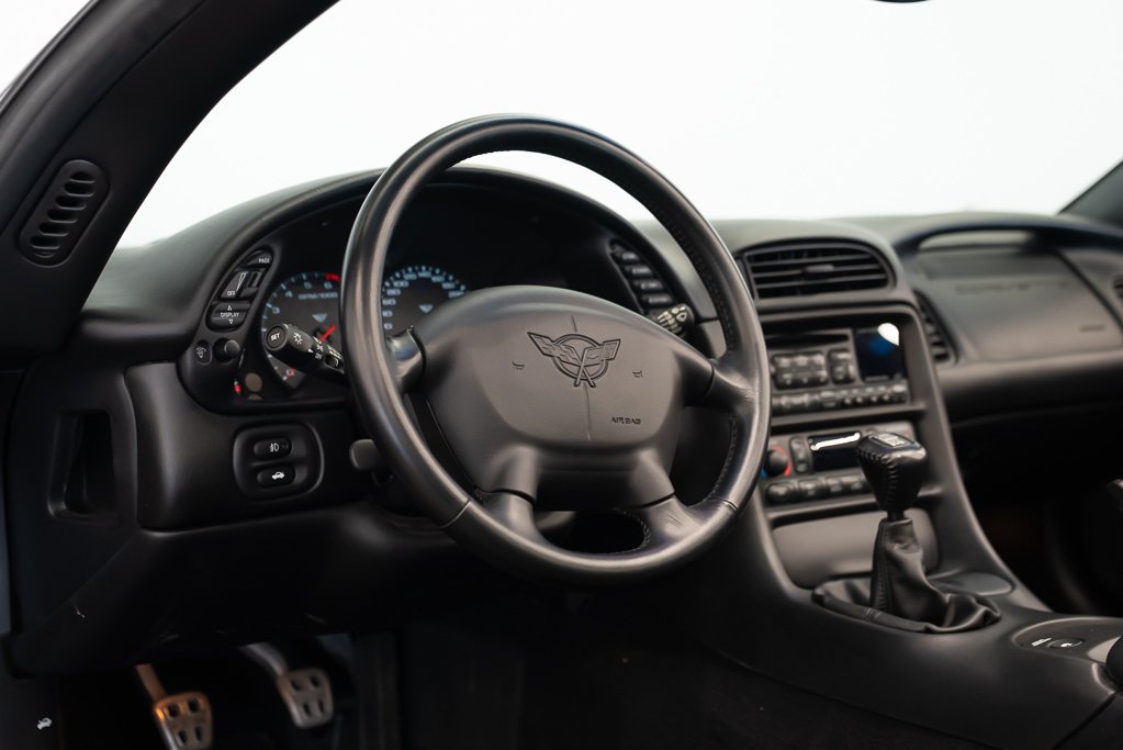 2002 Chevrolet Corvette Black Montreal - photo #16