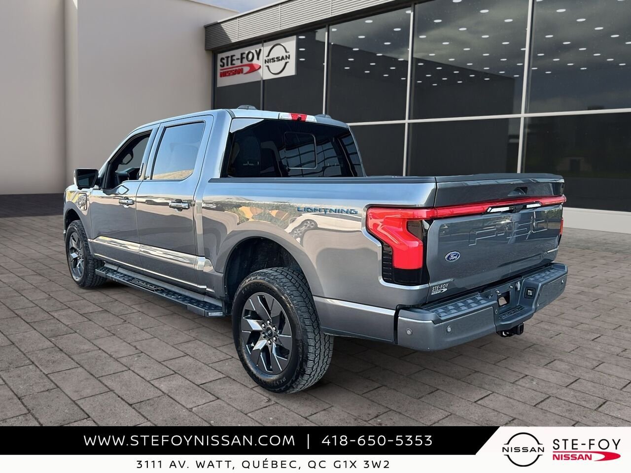 Ford F-150 Lightning LARIAT STANDARD RANGE 2023 Gris Ste-Foy - photo #3