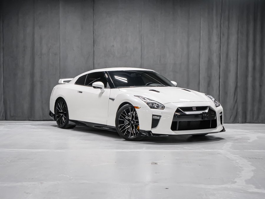 2023 Nissan GT-R PREMIUM White