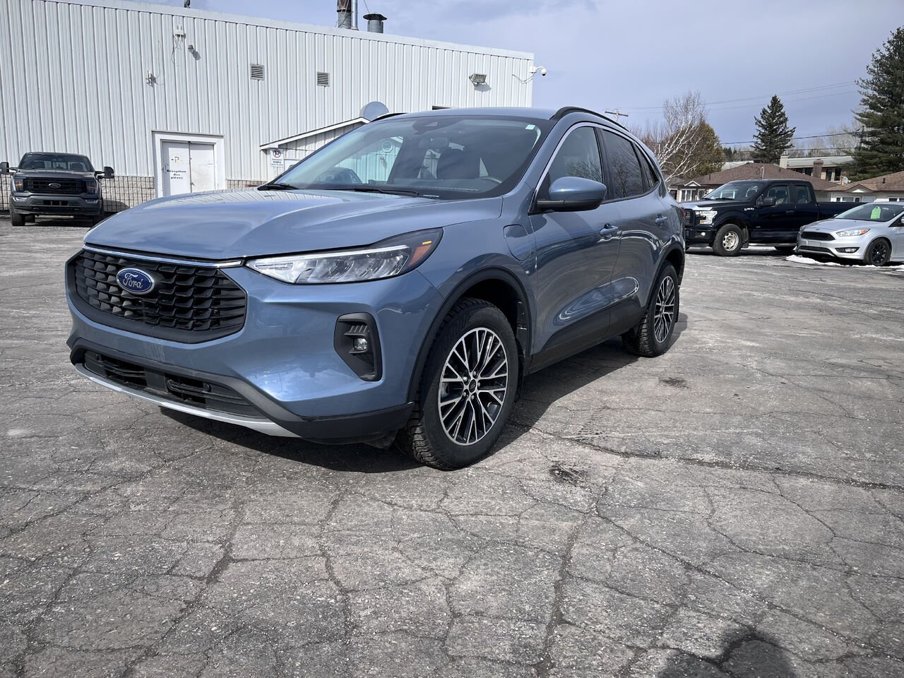 Ford Escape 2024 Bleu Mont-Laurier - photo #0