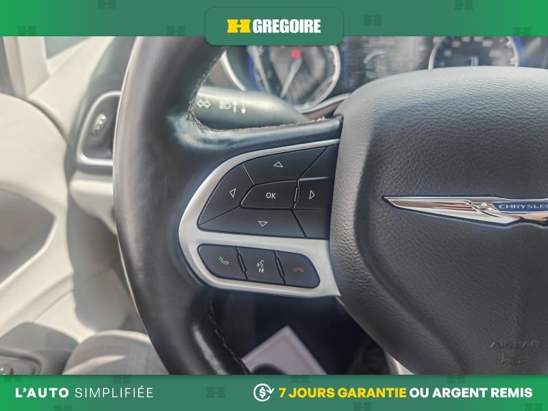 2019 Chrysler Pacifica Grey Laval - photo #13