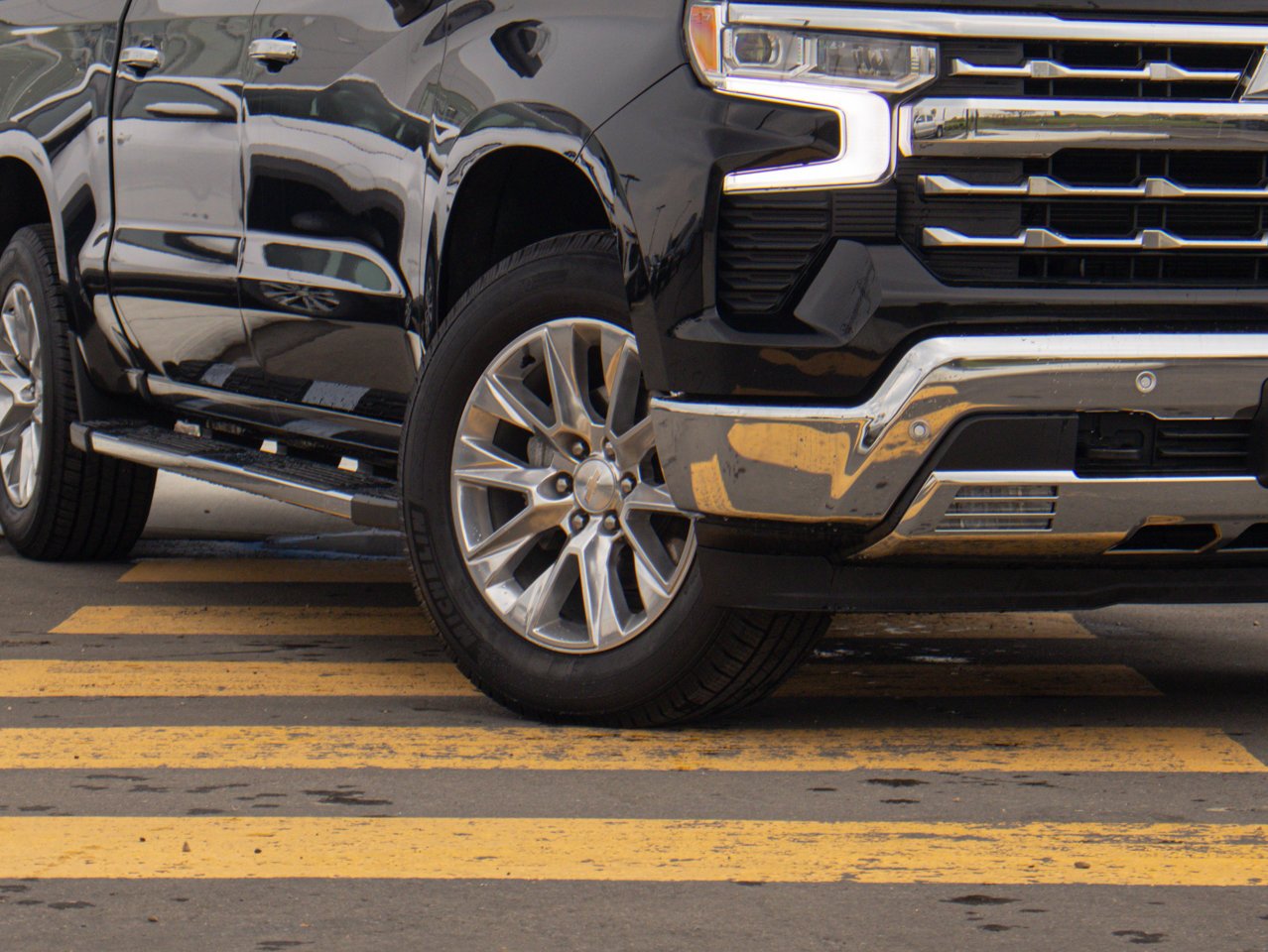 2024 Chevrolet Silverado 1500 4WD Crew Cab 147 LTZ Black Sherwood Park - photo #5