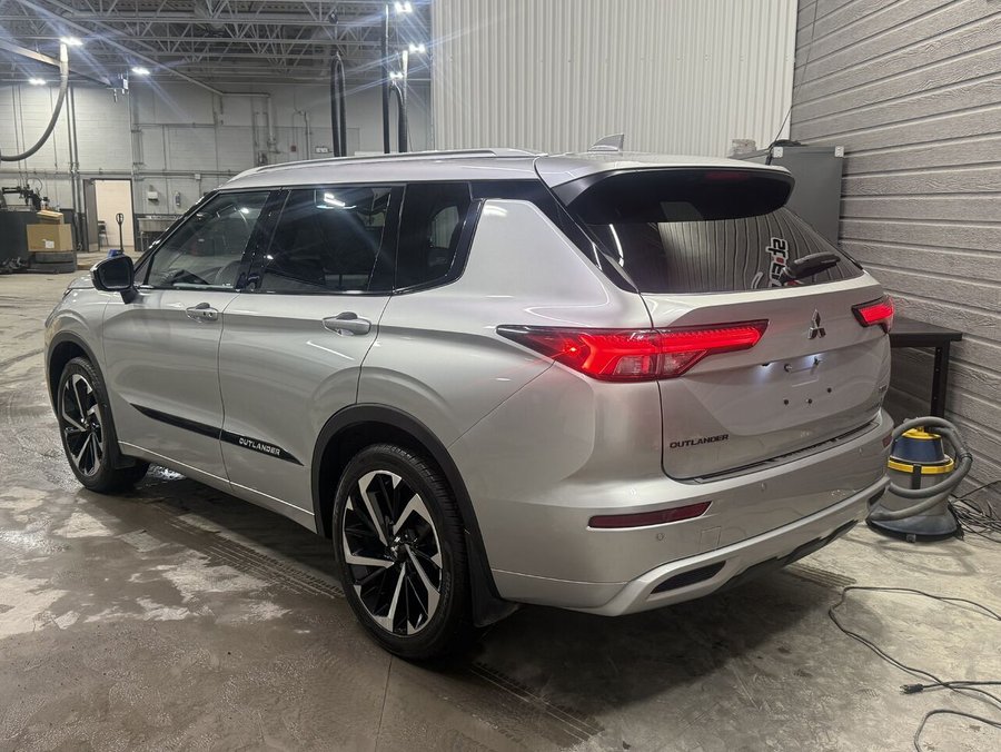 Mitsubishi Outlander GT**S-AWC**TOIT OUVRANT**CUIR**HEADS-UP DISPLAY**MAGS 2024 Argent