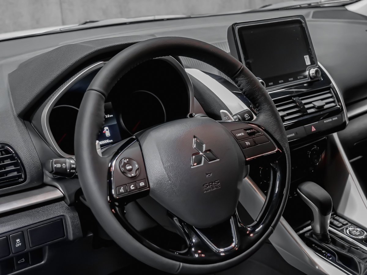 2026 Mitsubishi Eclipse Cross SE White Diamond Montreal - photo #13
