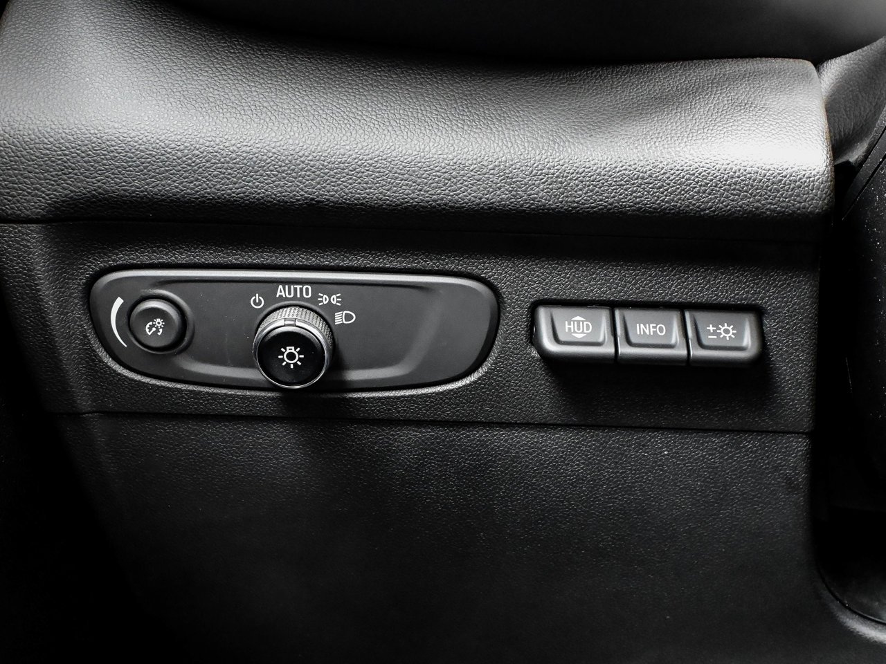 2023 Buick Envision AWD 4dr Avenir Red Sherwood Park - photo #22
