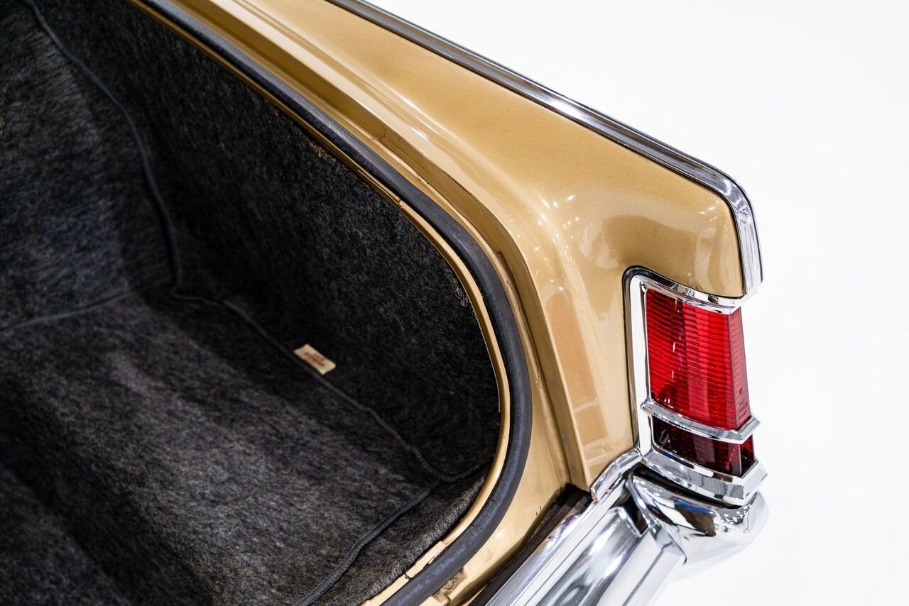 1969 Lincoln Continental Only 687 miles from new. Unrestored example **PRICE IN USD** Gold Montreal - photo #80